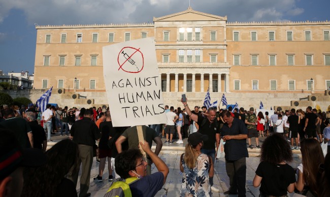 В Гърция обмислят задължителна ваксина за цялото население