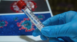 Около 120 души са се заразили с коронавирус на коледно