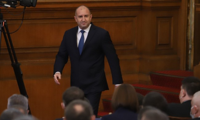 Румен Радев започва консултации с парламентарните групи
