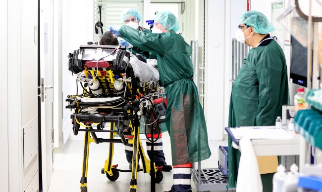 Германия планира задължителна ваксина за работещите в болници