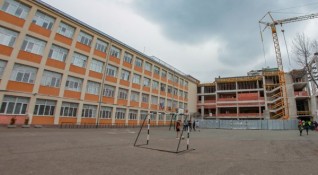 Почти 70 от учениците в София днес са на училище