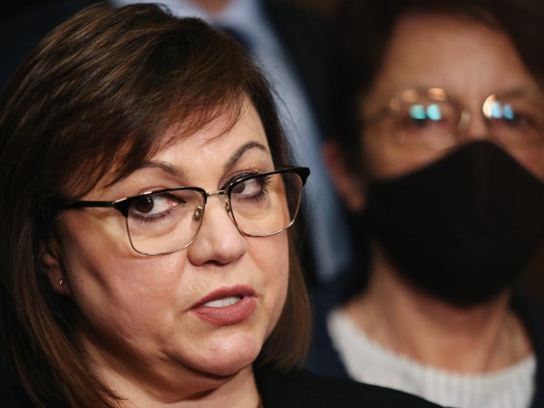 Соцлидерът в оставка Корнелия Нинова не отговори дали ще бъде