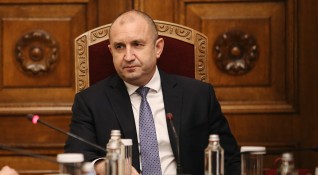 Президентът Румен Радев завършва днес консултациите с парламентарните сили в