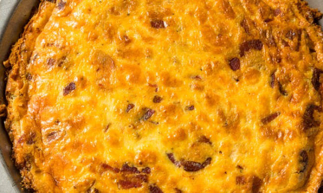 Рецептата Dnes: Киш с крема сирене, бекон и лук 