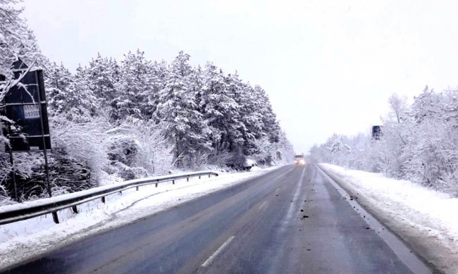 Снежната покривка в Смолянско достига до 25 см