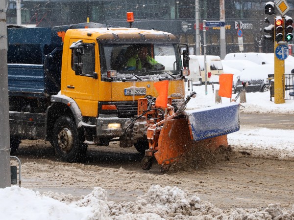 96% от парите за чистене на сняг в София са