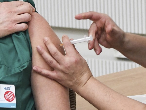 Финландските власти планират да направят ваксинацията срещу COVID-19 задължителна за