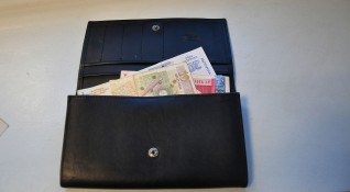Полицията в София търси собственика на намерено портмоне съобщиха от