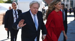 Британският премиер Борис Джонсън и съпругата му се сдобиха с
