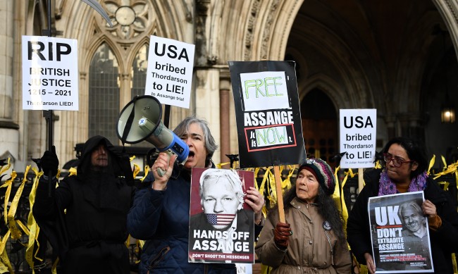 Британски съд одобри екстрадиране на Асандж в САЩ
