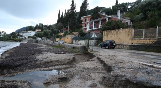 Лошо време и наводнения удариха Гърция Страната е завладяна от