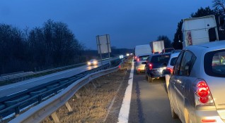 Спират движението на камиони над 12 тона по автомагистрала Тракия
