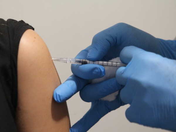 Около 80 000 дози от безплатните противогрипни ваксини все още