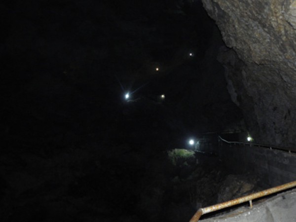 100-метров водовъртеж е опустошил инфраструктурата в пещерата Дяволско гърло при
