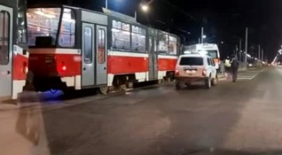 Пострадалите при катастрофата между линейка и трамвай в столицата са