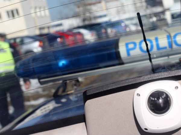 Румънски шофьор на камион нападна с нож русенец, който му
