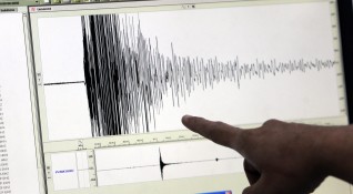 Земетресение с магнитуд 7 3 разтърси източната част на Индонезия предадоха