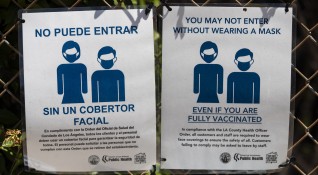 Американският щат Калифорния връща задължителното носене на маски на всички
