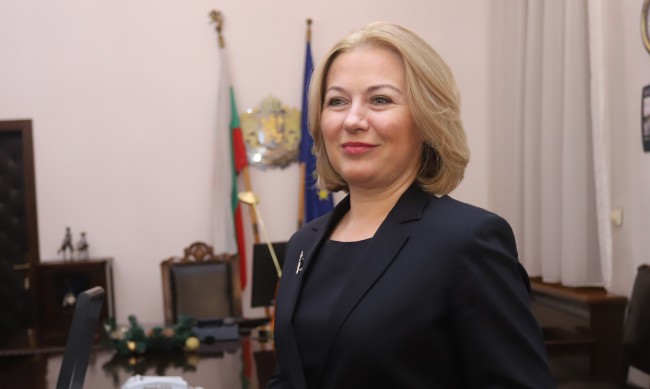 Според новия министър на правосъдието Надежда Йорданова главният прокурор Иван