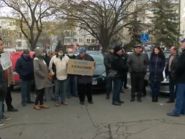 Протест пред сградата на екоинспекцията се проведе в Бургас. Той