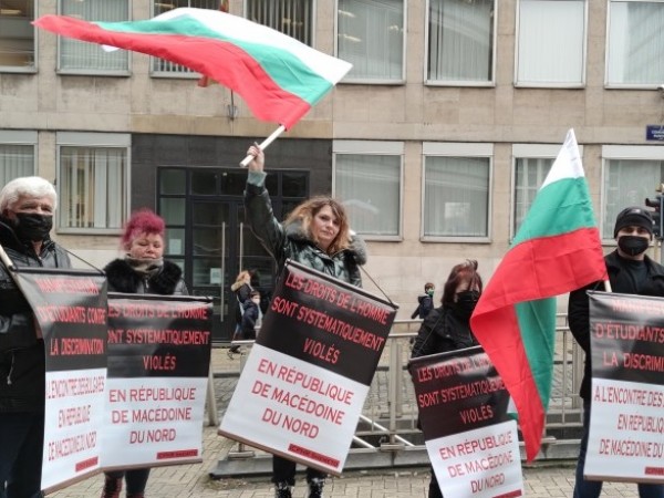 Българи от инициативния комитет за защита на човешките права "Шемето"