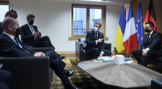 Лидерите на Франция Германия и Украйна се обявиха за възобновяване