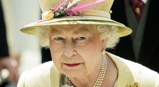 За държавния глава на Обединеното кралство Кралица Елизабет Втора