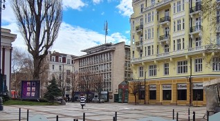 Снимка БГНЕСЗаведението пред Народния театър е премахнато Според Борис Бонев