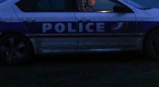Правоохранителните органи задържаха в Париж мъжът който снощи взе две