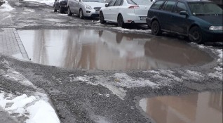 Снимка Helpbook Поради валежите през последните седмици на улици тротоари