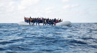 Лодка с мигранти потъна край гръцкия остров Фолегандрос Предприета е