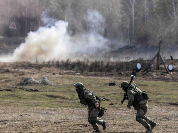 Стотици руски парашутисти ще проведат учения край границата с Украйна