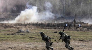 Стотици руски парашутисти ще проведат учения край границата с Украйна