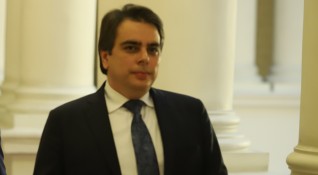 Министър на финансите Асен Василев призова депутатите да изберат максимално