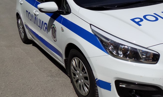 Пернишки полицаи иззеха ковид сертификати и контрабандни цигари