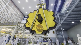 Телескопът Джеймс Уеб на стойност 10 милиарда долара напусна Земята