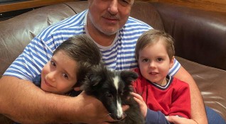Лидерът на ГЕРБ Бойко Борисов е подарил кученце на своите