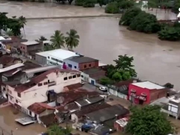Огромно наводнение стана в Бразилия, след като стените на два
