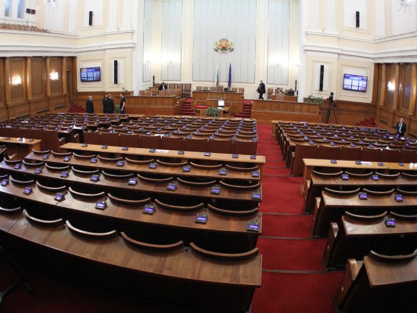 39 нещатни сътрудници са назначени в 47-ото Народно събрание до