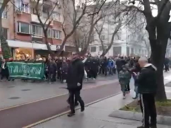 Привърженици на Берое протестираха пред общината в Стара Загора заради