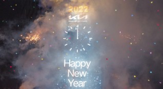 Ню Йорк посрещна новата 2022 година с традиционното спускане на