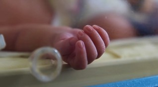 Първото бебе родено през новата година в МБАЛ Д р Иван