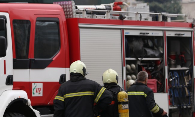 Пожар избухна в 18-етажен блок в Бургас