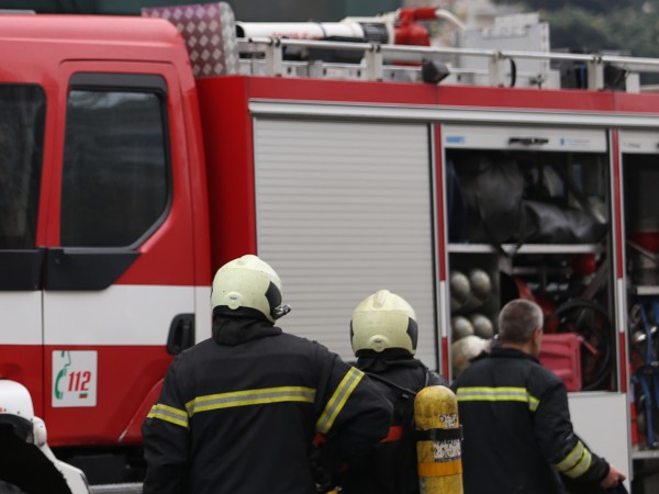 Пожар пламна в 18-етажен блок в бургаския комплекс "Лазур" днес