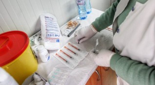 Общопрактикуващи лекари съобщават за останали количества безплатни дози противогрипна ваксина