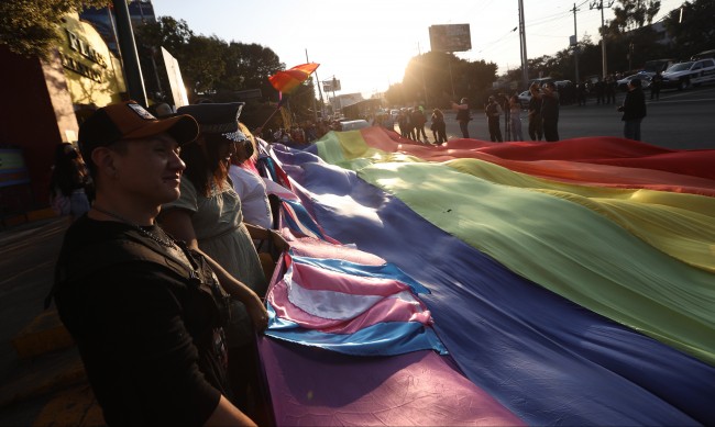 Израел позволи на гей двойки да имат деца от сургатни майки