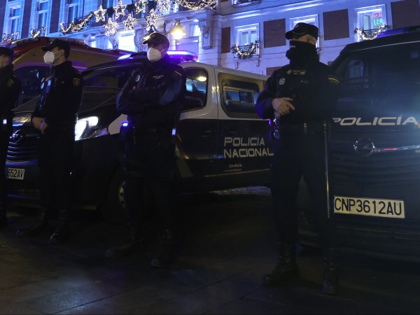 Испанската полиция задържа 70 души, включително американски туристи и испански