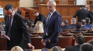 Депутатите отложиха осъждането в пленарната зала на предложението на ДБ