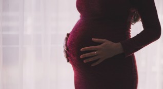Бременна в осмия месец жена загуби бебето след като от