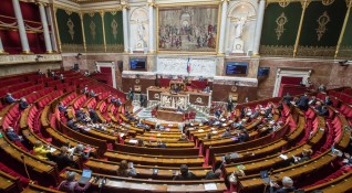 Френското Национално събрание одобри плановете на президента Еманюел Макрон за